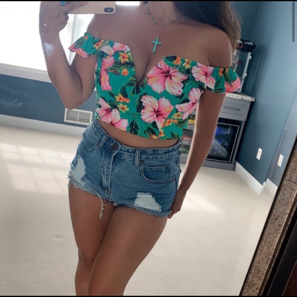 Beautiful pink guess top